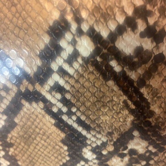 Caroline Hill Round Faux Snakeskin Crossbody bag with tassel- (NEW) - Picture 6 of 7